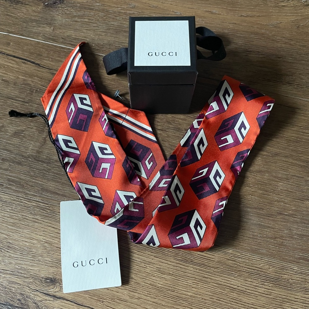 GUCCI-AUTHENTIC NWT 100% Silk Orange & Purple Thin Scarf/Twilly